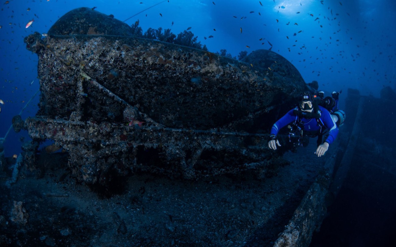 Mergulhador em naufrágio no Mar Vermelho